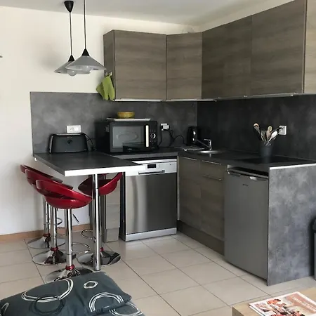 Cozy Nest Close To The Sea *